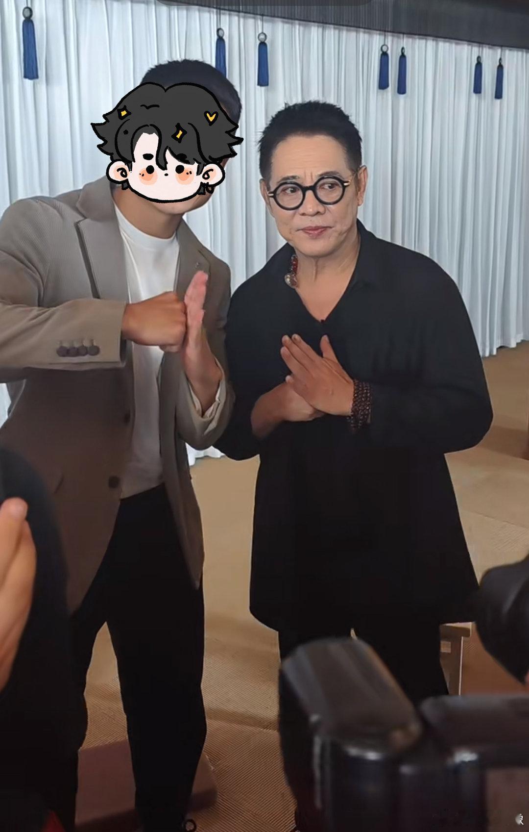 李连杰现在恢复的真不错,就是不太明白为什么他现在日常也要化妆