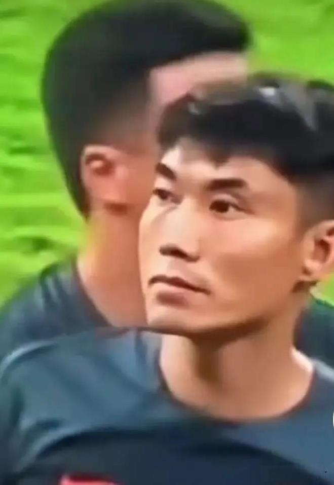 郑智按理说也到了离开国家队教练组的时候了，新上任的主帅久尔杰维奇人家可不需要你帮