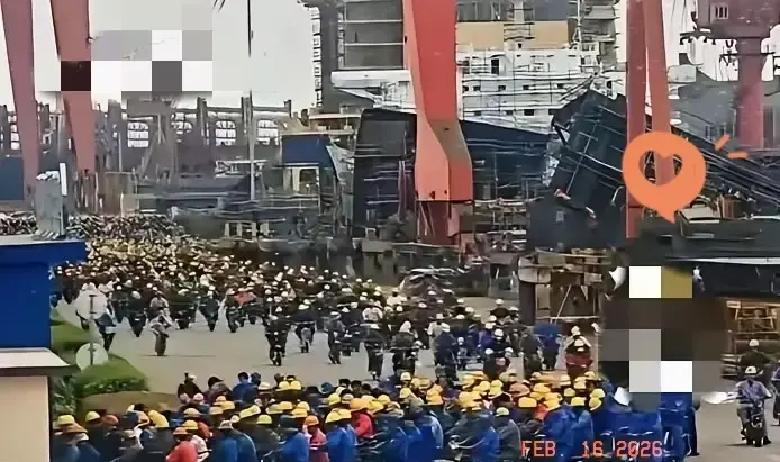 武船老师傅张建国巡检时发现支撑架焊缝只鼓了3毫米，立马按停整个合拢作业。