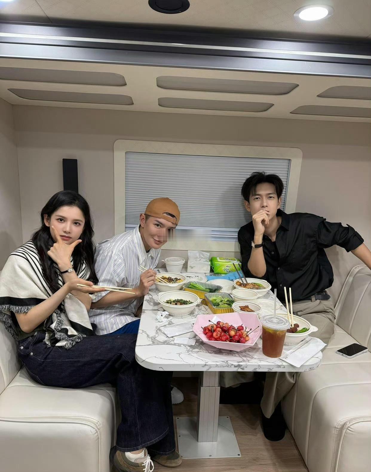明星餐都这么素吗？李现这张好帅呀