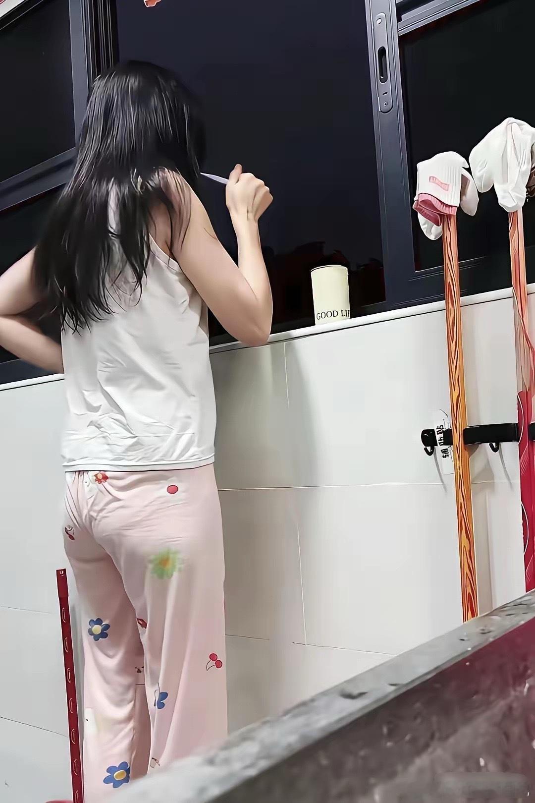 看到她有一种莫名的踏实感！