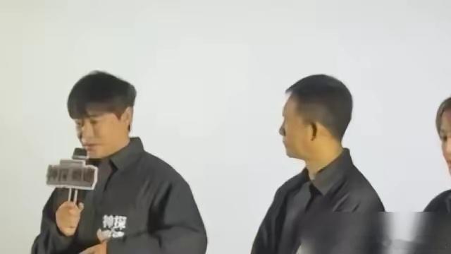 陈思诚踩着五厘米的厚底鞋，站在路演现场，旁边站着比他高半头的陈飞宇。鞋跟高不高不