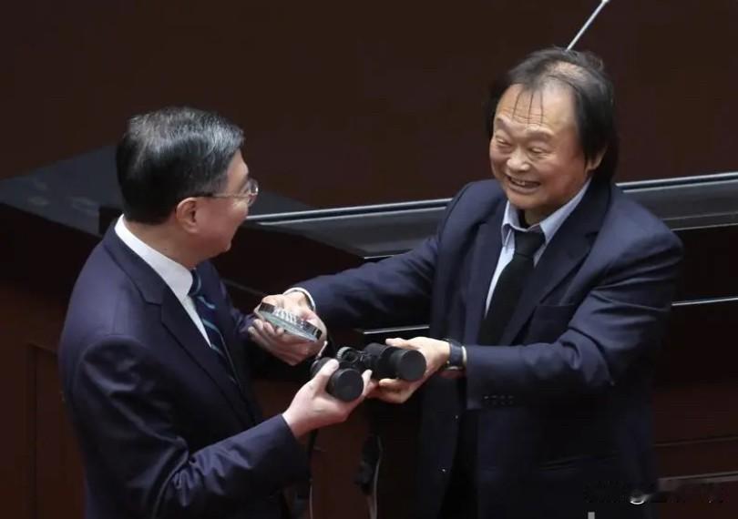 最新民调：王世坚绿营支持度最高力压卓荣泰、郑丽君根据震传媒今天（28日）公