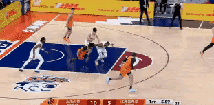 上海久事当家中锋王哲林真是笑死人了！在今天上海久事主场迎战江苏肯帝亚的比赛中，当