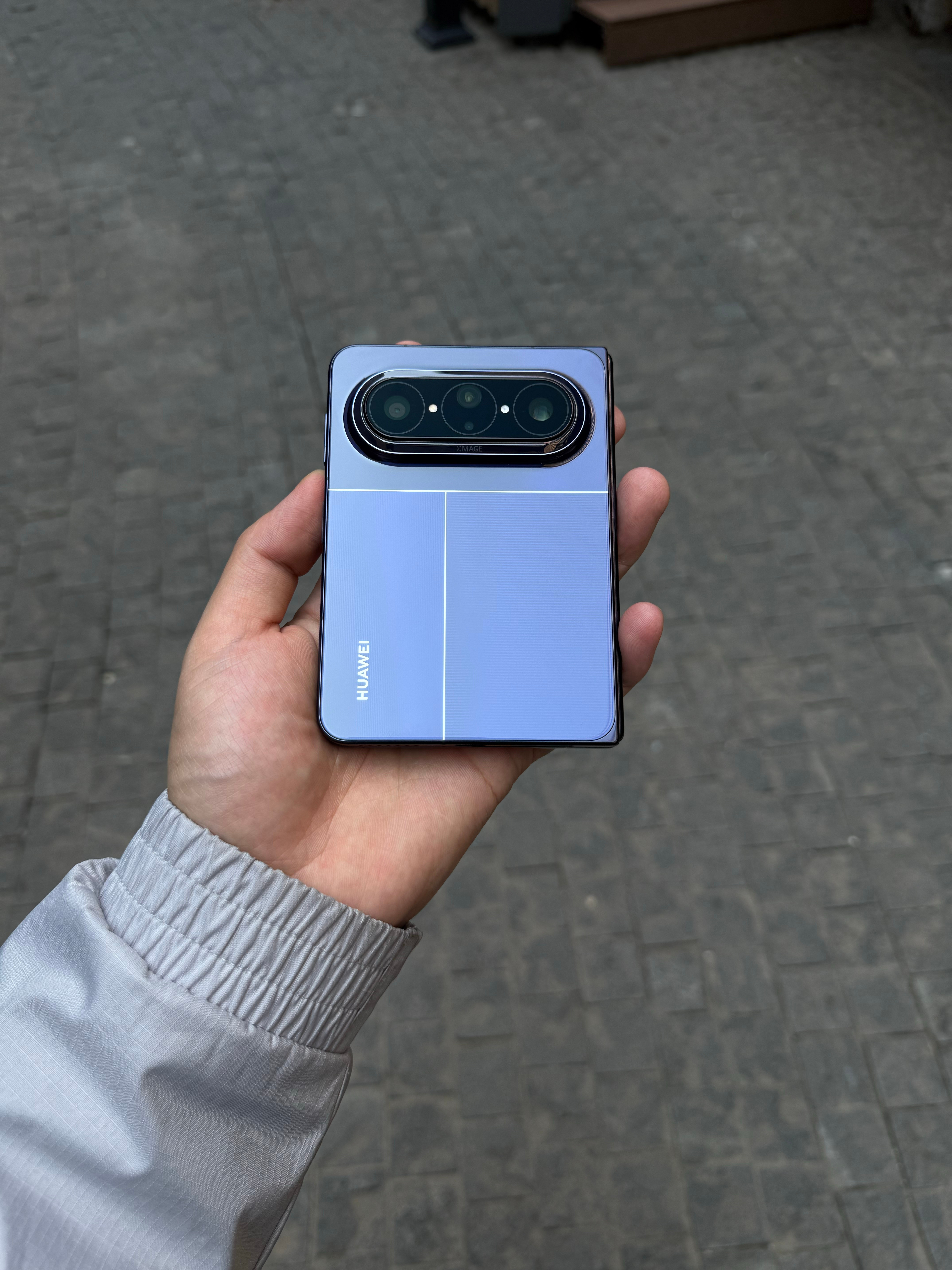 现在的折叠屏，很多朋友都会纠结一个问题：到底是形态更重要，还是日常体验更重要之前