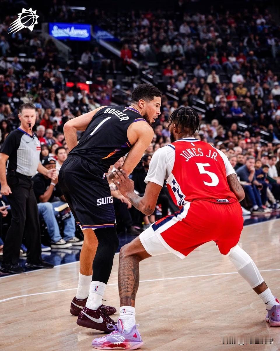 布克准三双拒绝逆转！太阳114：103双杀快船，看看球员数据，谁是赢球功臣？！