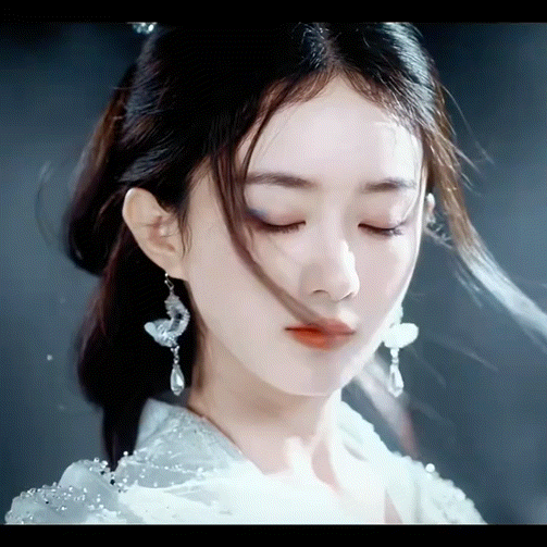 从逍遥人之初两部剧看的话，唐嫣赵丽颖依然更适合古偶，唐嫣的现代装再配上刘海，