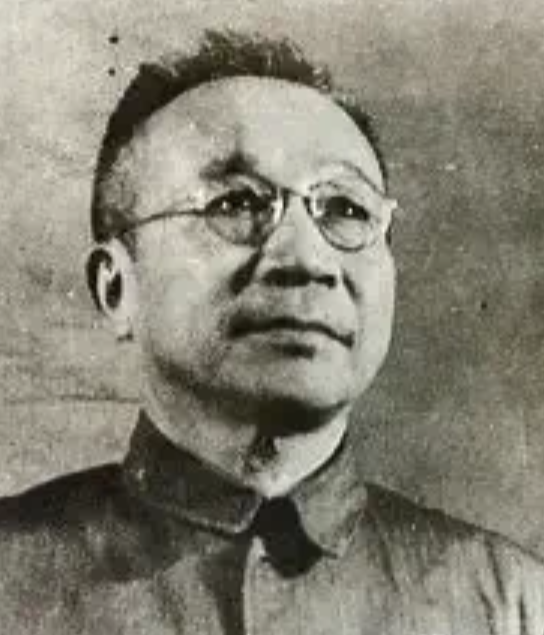 1942年7月，新四军张云逸师长去开会，到交通站后忽发现花盆被放外面，警卫当即意