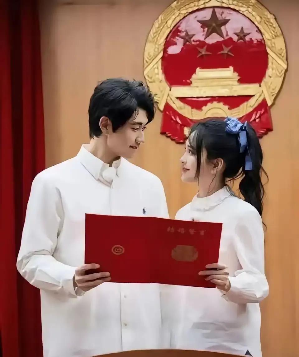 金莎和孙丞潇把婚前婚后财产比例白纸黑字写清楚。婚前金莎百分百，孙丞潇零。