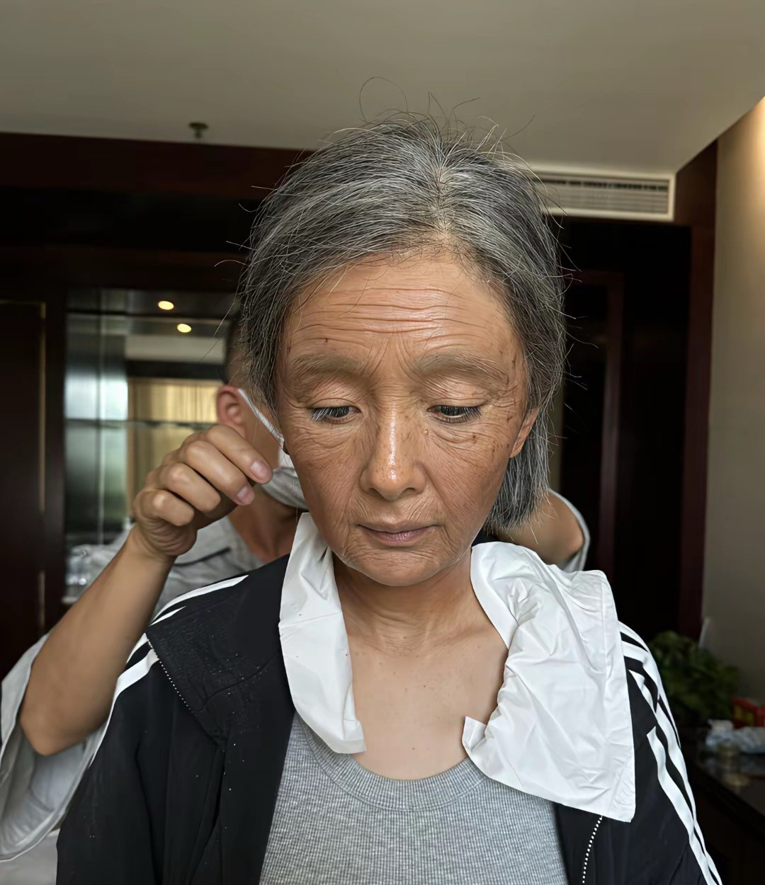 杨幂这个老人装真的震惊到我了。化妆师可真牛呀！​​​