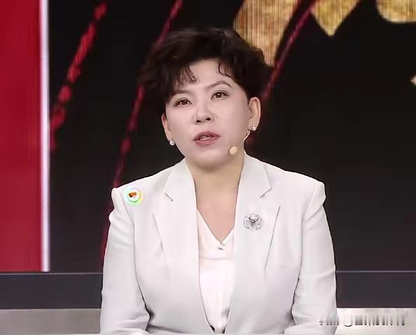 邓亚萍和刘国正点评这次比赛，一下点醒好多人。他俩说了，莎莎和大头单打确实都能
