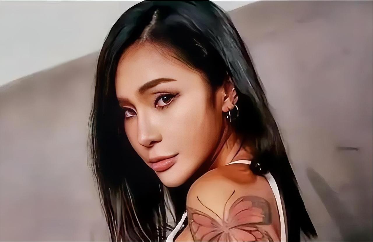 台湾女演员，因台湾地区综艺节目《国光帮帮忙》爆火的“国光女神”梁云菲近日在社交媒