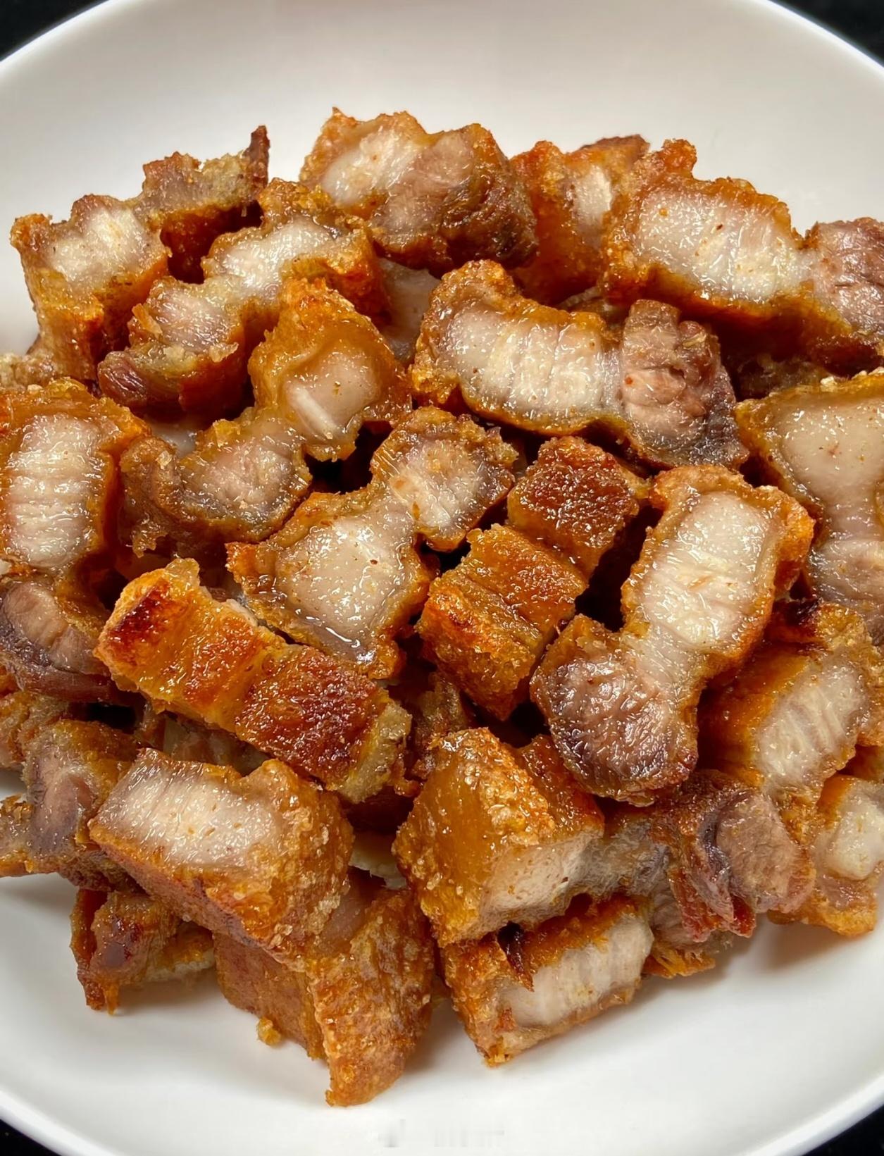 很火但难吃的小吃我吃过的小吃里，酸奶油条和脆皮五花肉最难吃了。真搞不懂那么难吃为