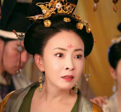 1425年，朱高炽临终前对张皇后说：“我要5个后妃陪葬，”张皇后点头表示明白。