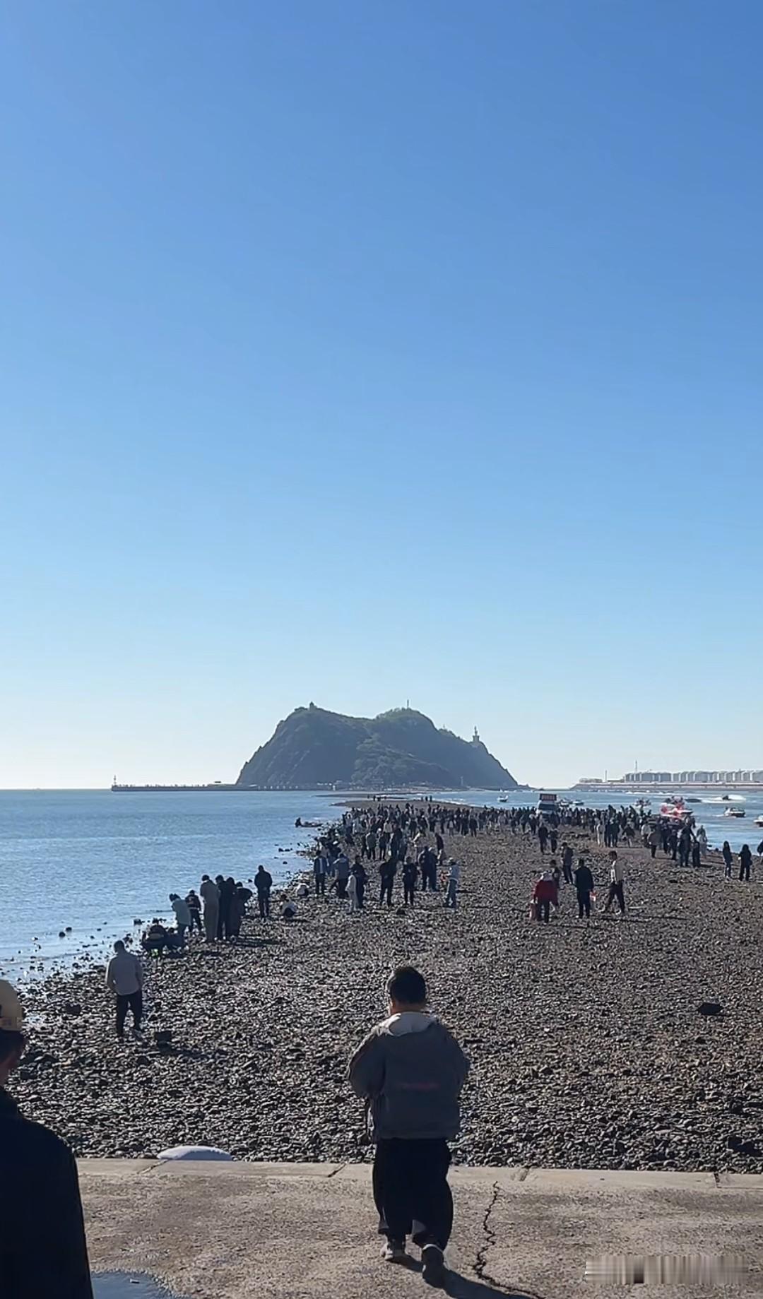 锦州旅游景点有哪些地方?现在最能代表锦州的景点就是笔架山风景区，来锦州游玩的大部