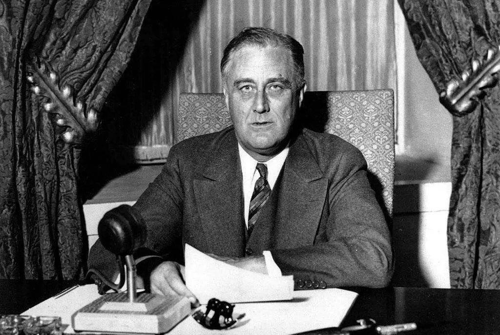 一百转我九十五，资本严父罗斯福，竟靠着社会主义救美国？罗斯福这个人，搁在美国