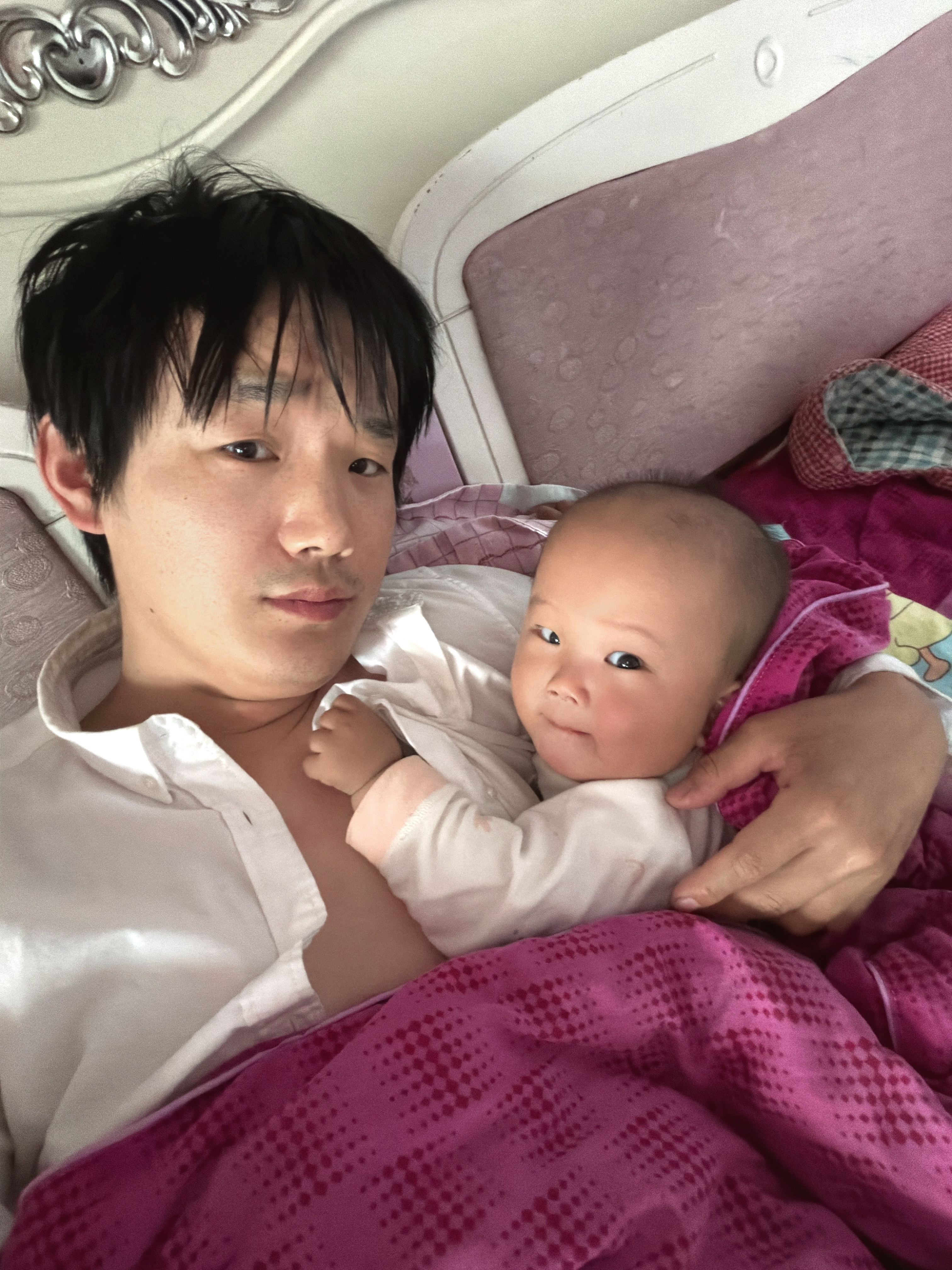 小家伙，你说你又不上班，醒那么早干啥