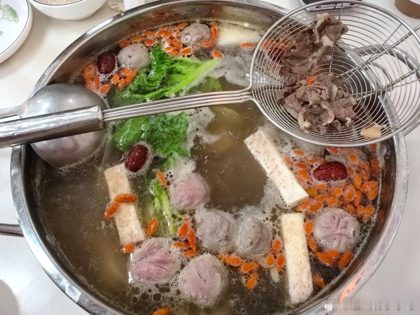 还是正宗的牛肉火锅好吃。