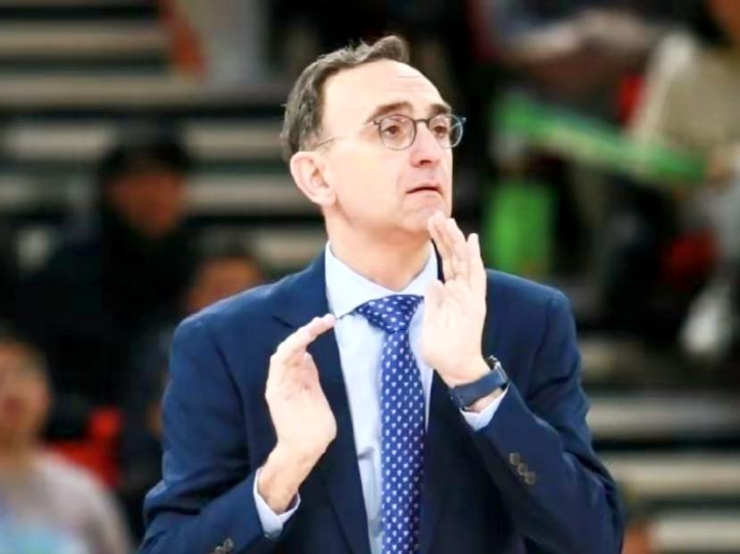 乌戈会是辽蓝重新崛起的答案吗？杨鸣辞去辽蓝主教练后，投入到了解说的工作中，在