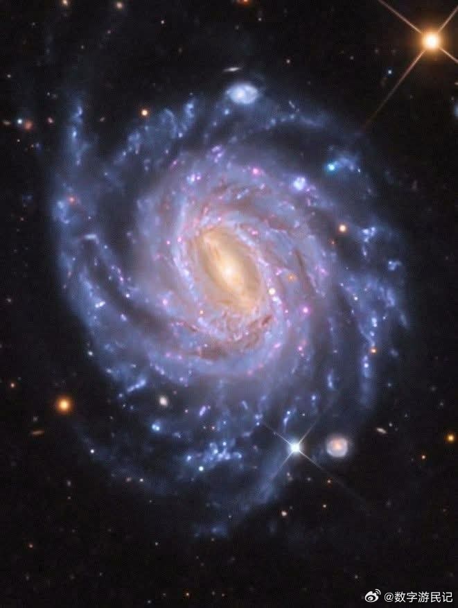 NGC3660是位于南船座的一个有棒旋涡星系，距离我们约2亿光年。威廉·