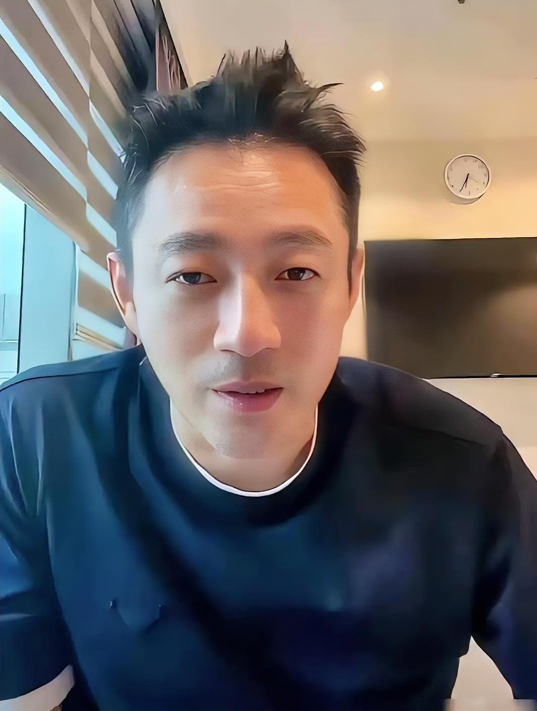 别让他再直播了！情商低到离谱，真的越看越烦！明明妈妈张兰快70岁了，一辈子拼