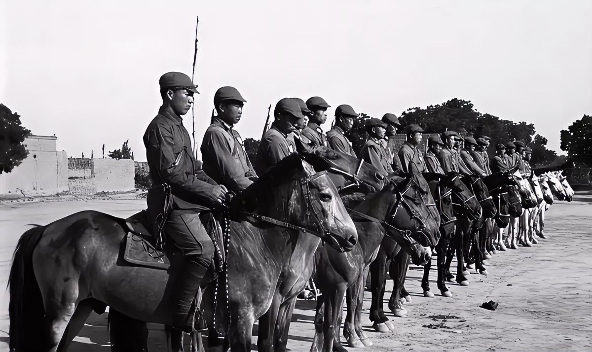 1942年，冀南军区开会时，参谋万怀臣提到一个情报：山东武城县有座伪军炸药厂，设