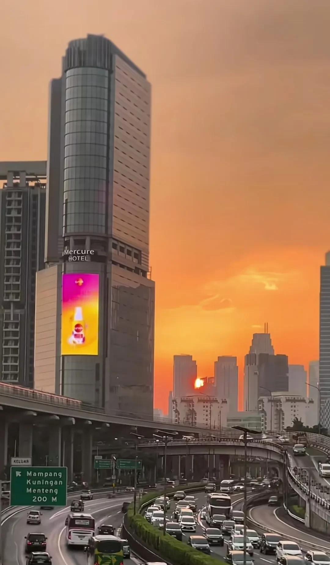印尼首都雅加达真的太漂亮了，我个人认为它超越了中国所有的一线城市，国内没有任何一
