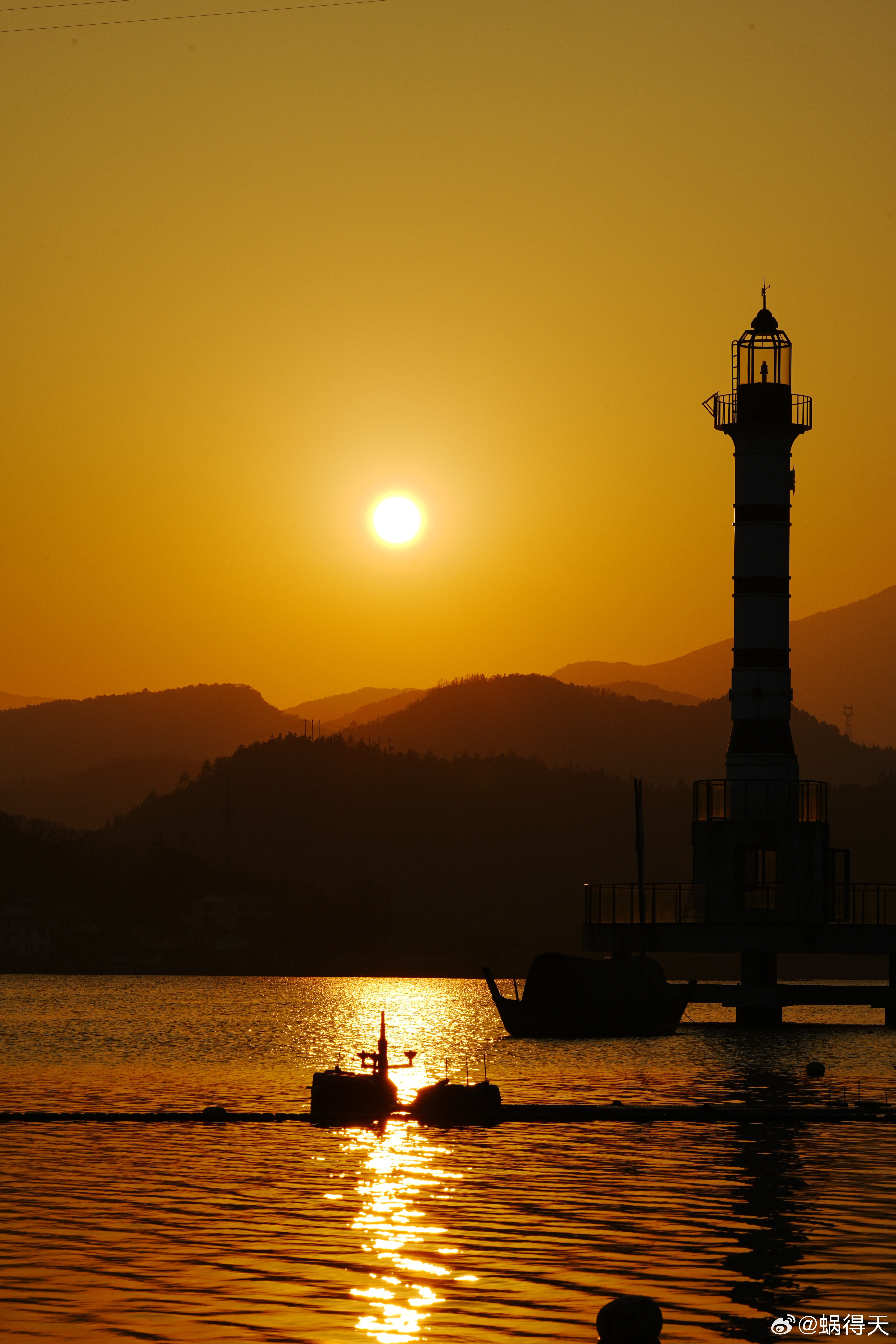 顺光和逆光的区别，往前走一步和往后退一步的变局。出片事务所蜗的摄影日记