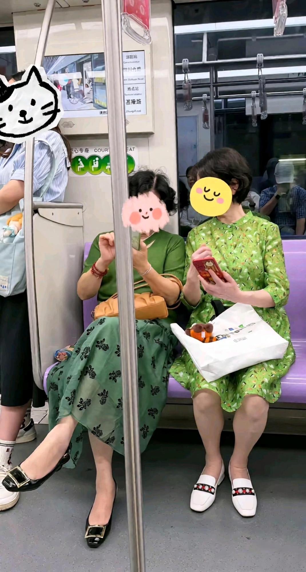 这两大姨太时尚了吧