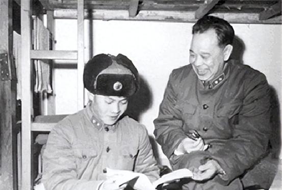 两个军跨军区对调，他不同意，要求调整方案，叶帅：军委决定了！“1975年初，南