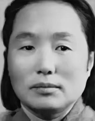 1950年土改大会，被批斗的地主王学文身后，13岁养子突然喊了一声“爹”，全场静