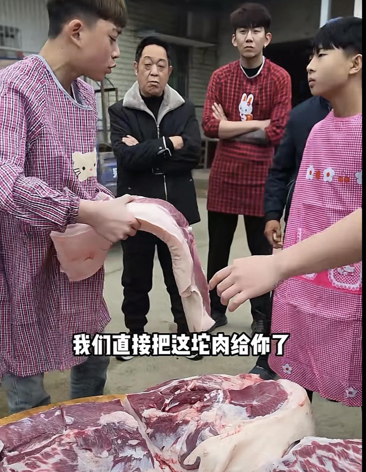 900万粉丝网红到株洲一村庄办杀猪宴，称村民收场地费还分肉，村干部：他们未报备且