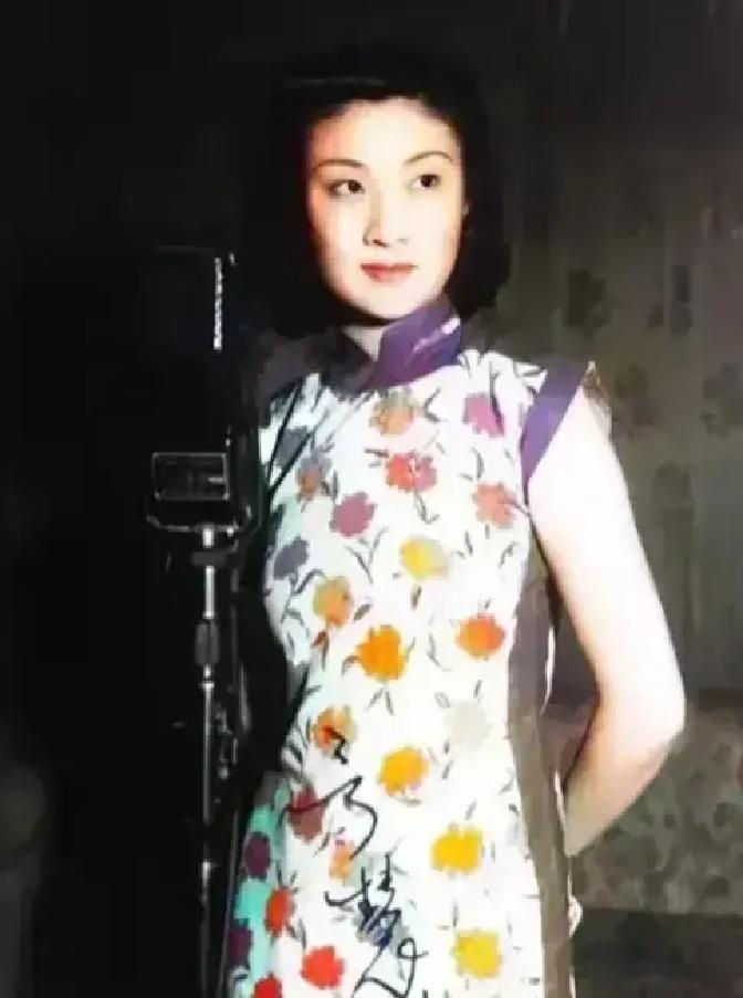 1966年，“京剧皇后”言慧珠，上吊前，她牵着11岁的儿子，跪在丈夫俞振飞面前：