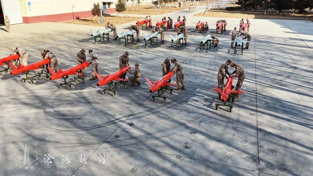 海上磨刀石海军某总站训练活动，各类通用靶弹可以模拟世界主流导弹，尤其是图3中的隐