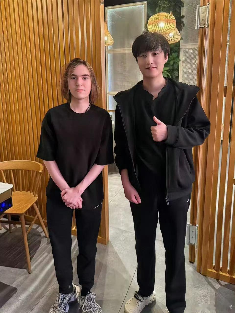 Ame和donk合照，哥哥感觉像个小粉丝一样dota2