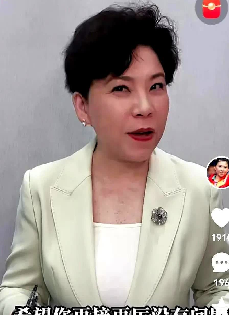 邓亚萍又上热搜了，这次是因为点评陈煜和朱雨玲的比赛，你发现没，专业运动员的赛后复