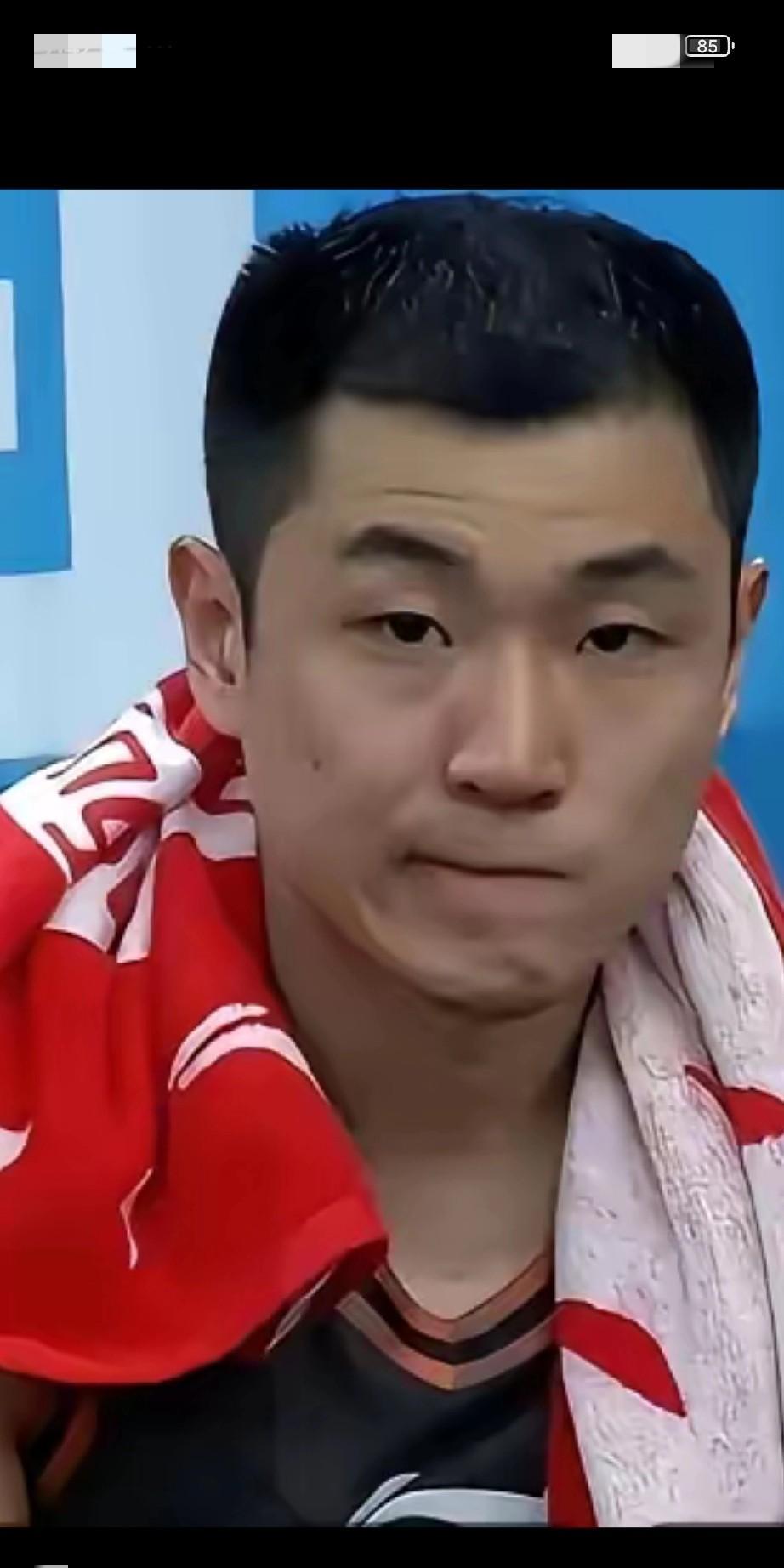 昨晚虽然山东男篮赢了，但是对于高诗岩来说，是一个失意的，不祥之夜。高铁的勇猛顽强