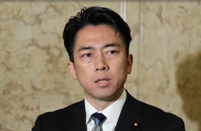 高市还在挣扎，小泉已经躺平：美国不用中国零部件，我们也不用高市早苗还在挣扎，小泉