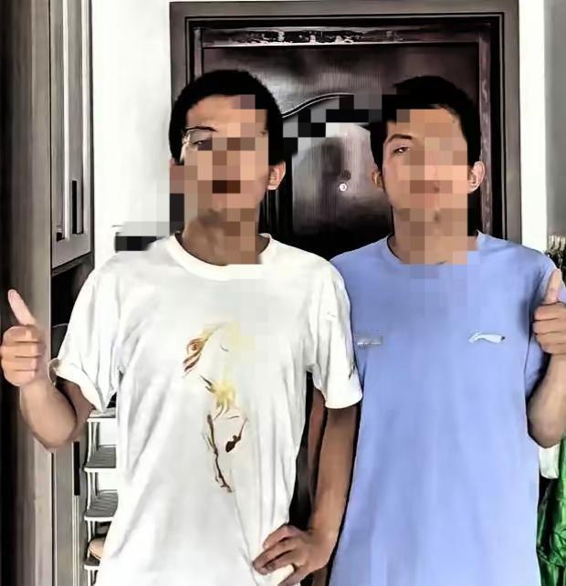 安徽一对双胞胎，哥哥高考查分698，弟弟697。全家还没来得及喊出声，清华大学招