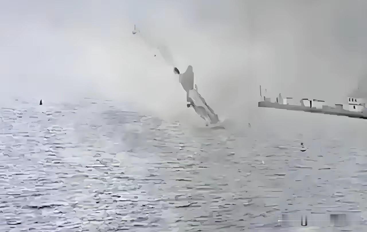 美在南海坠机，我们正告美方，这种坠机填海，妄图霸占他国领土的行为不可取！就