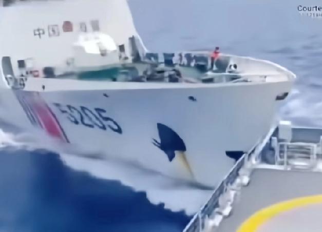 东大不会公开的视频，外网疯狂流传，也难怪海警天天想着要055了，两个人天天拎