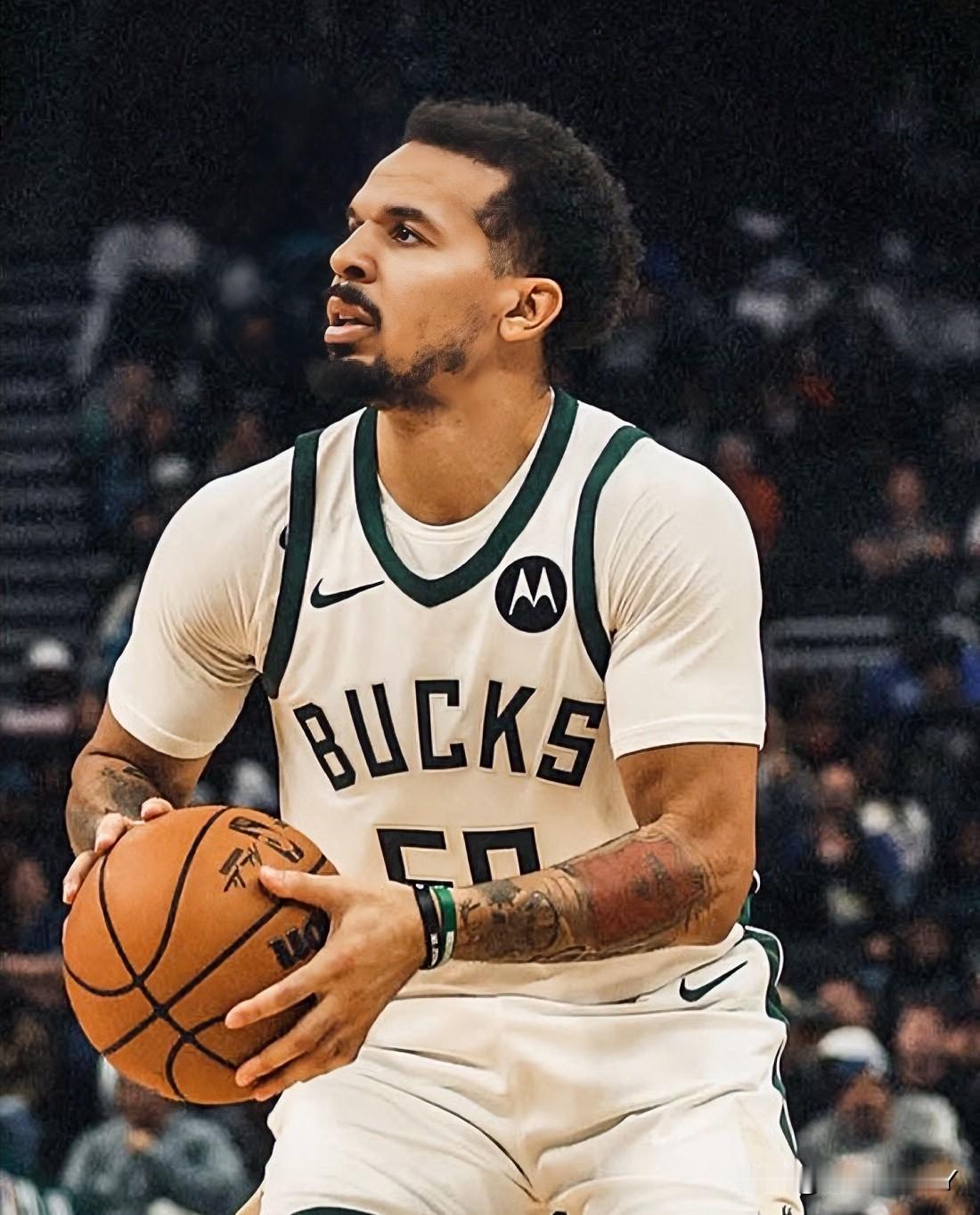 大家有没有发现？科尔·安东尼这人真的是有点不对劲，前几年在魔术打的多好，现在