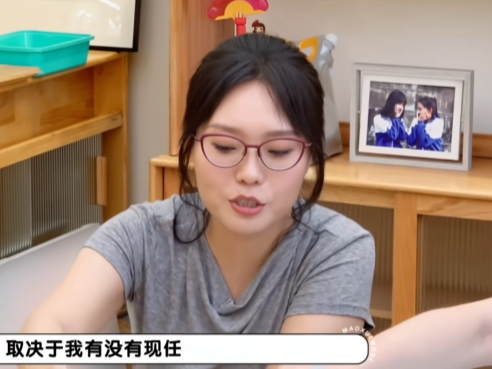 李雪琴问陈都灵：“待业一年的你，终于找到一份心仪的工作。入职第一天发现上司是抛弃