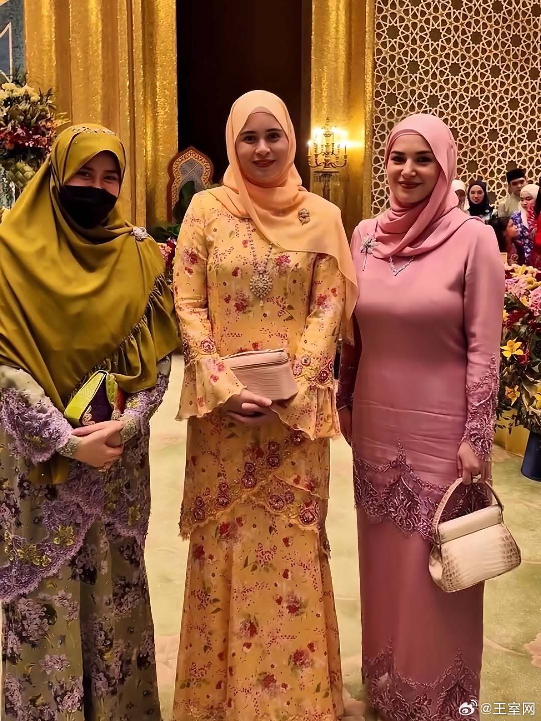 文莱王室🇧🇳大嫂莎拉王储妃、二嫂拉比雅图王妃、弟媳妇阿妮莎王妃，三妯娌合影