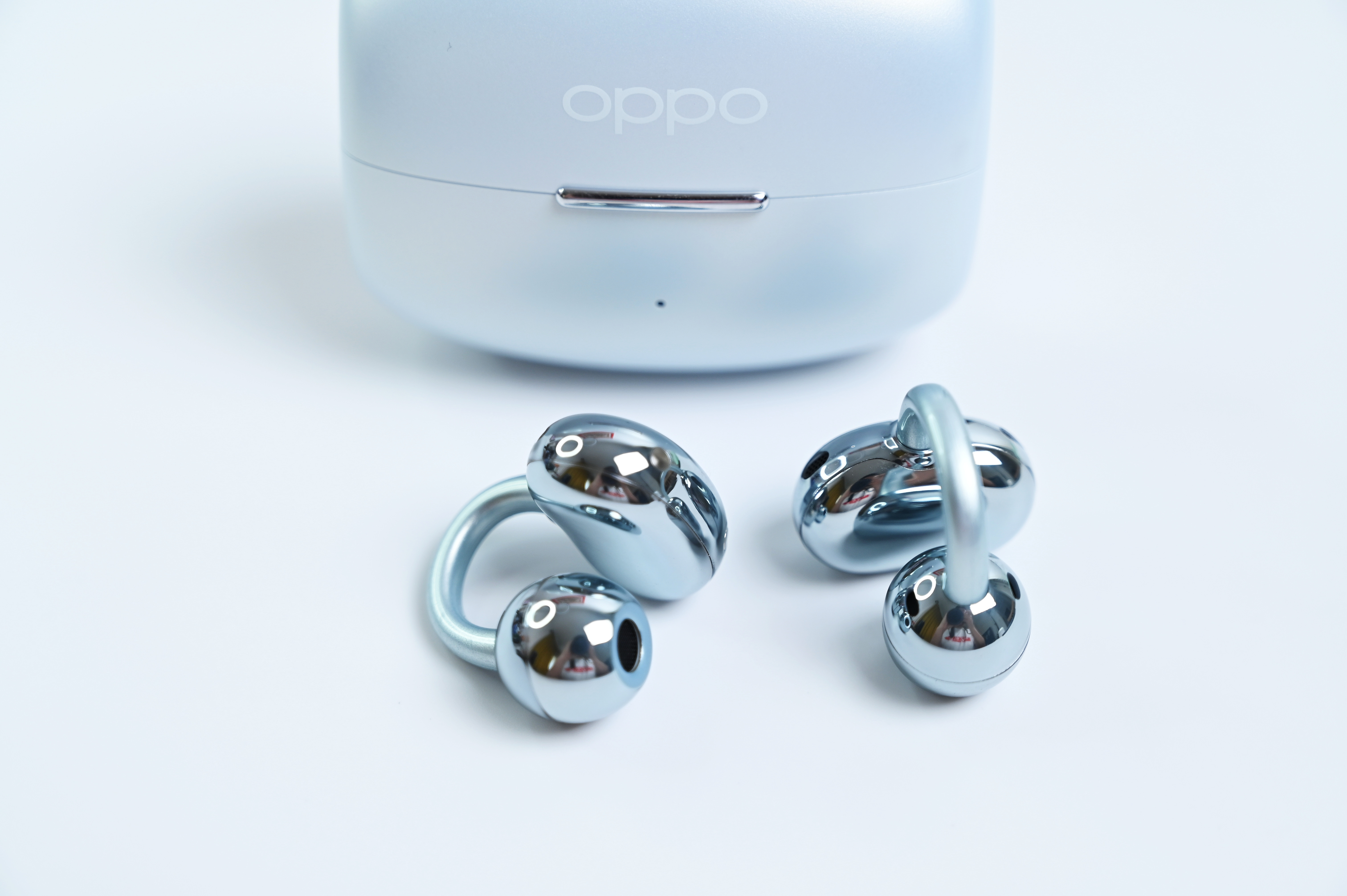 到底是谁取消有线耳机的不觉得有线耳机很麻烦嘛，是不容易丢，但是很容易绕线。听歌的