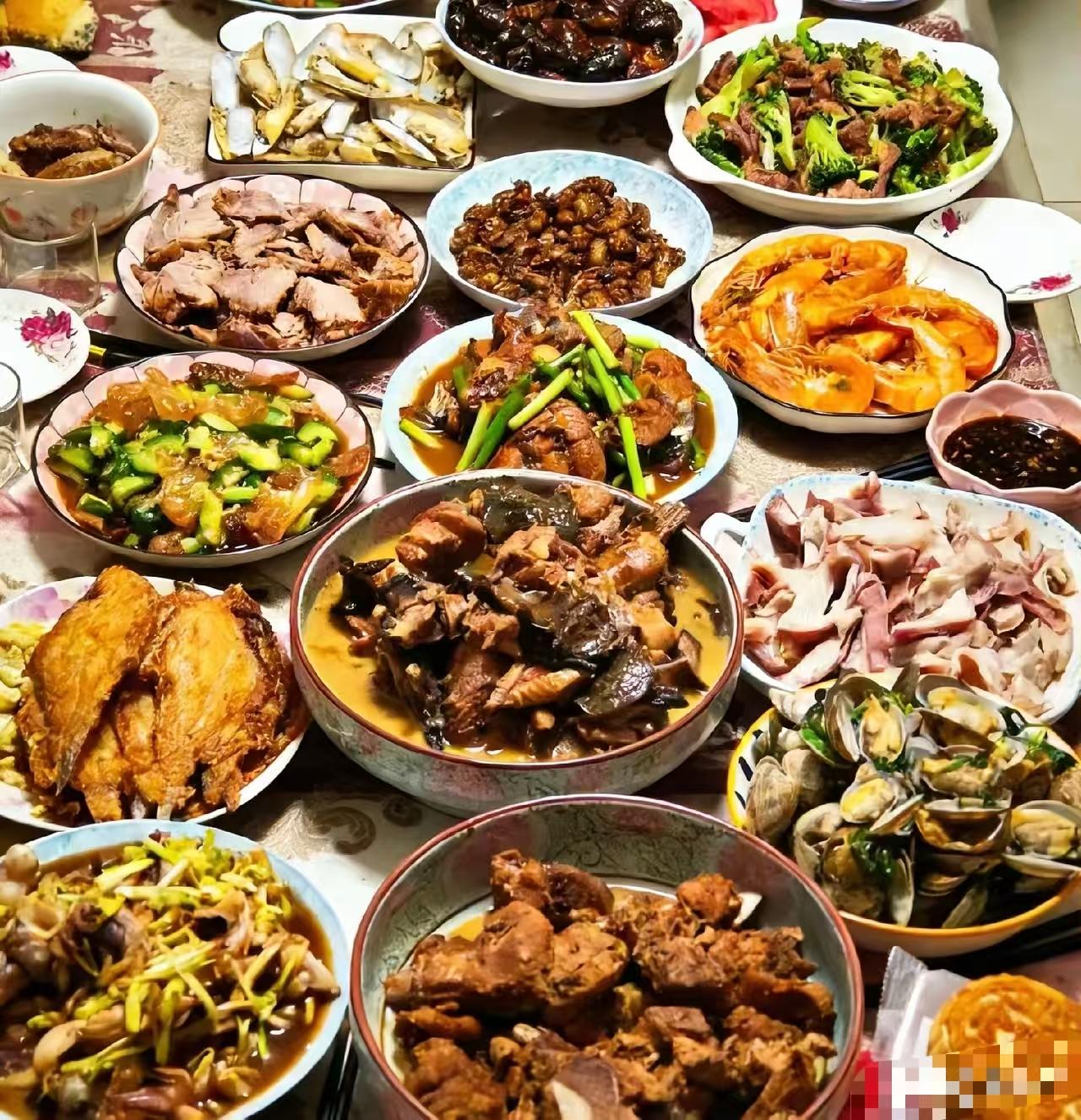 大家这几天，千万要多吃点素菜！顿顿肉，今天回来单位，喝了一碗西红柿蛋汤舒服多了。