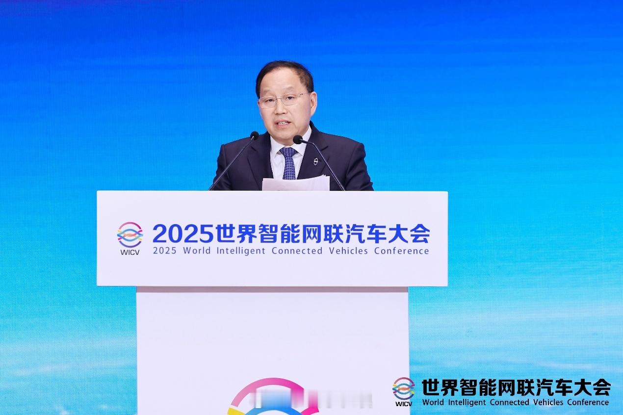 赛力斯张兴海：安全是最大的豪华。2025世界智能网联汽车大会上，赛力斯集团创始人