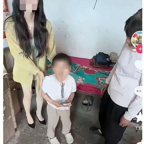 湖北有位小伙在媒人的牵线下，提着一箱牛奶去姑娘家见面。原以为只是一次普通相亲，没