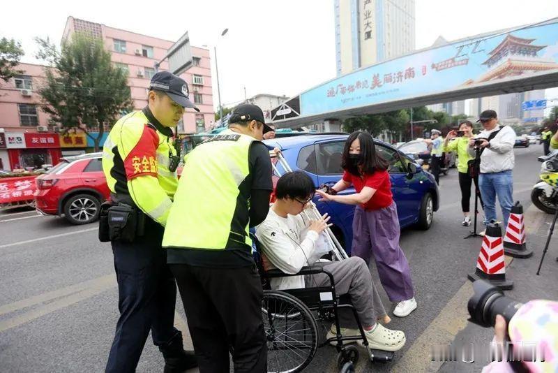 江西南昌一小学全班50名学生集体罢课只因班级里转进来一名特殊学生那个孩子经