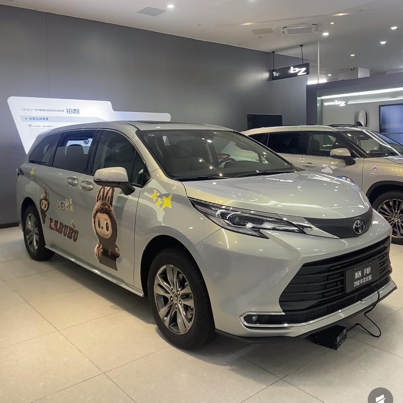 丰田赛那（Sienna）的性能配置核心理念是“高效与实用的极致平衡”，专为多场